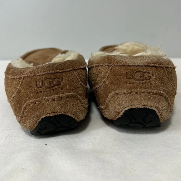 UGG Australia Kids Ascot in Chestnut Genuine Suede, Sheep Wool Slipper Size 2 - Picture 4 of 9